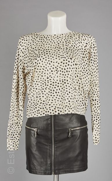 ASOS, COS, TOPSHOP
MINI SKIRT with zip in...