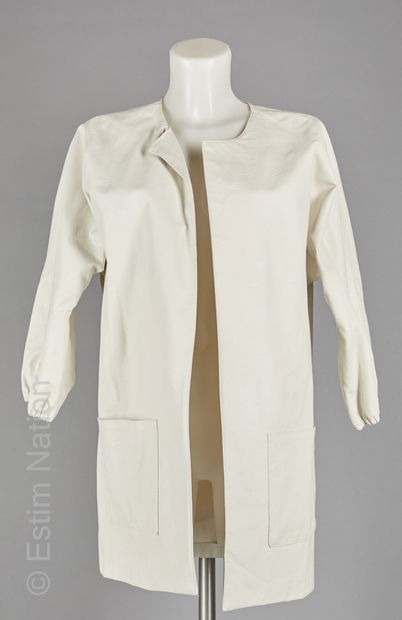 ZARA
Coat in off-white leather-like polyurethane...