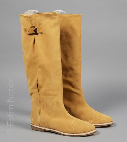 BENETTON
Pair of mustard leather boots (P...