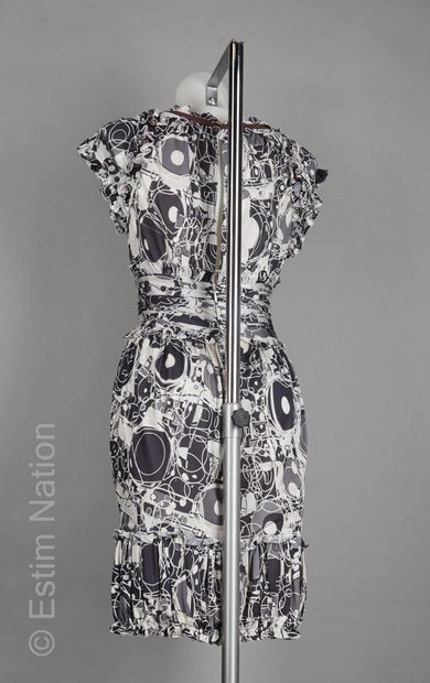 CHANEL
ROBE en jersey de soie en camaïeu...