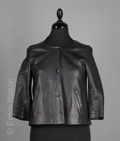 ANONYME
DEUX VESTES en agneau plongé noir...