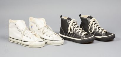 CONVERSE, DKNY
PAIRE DE CONVERSES montantes...