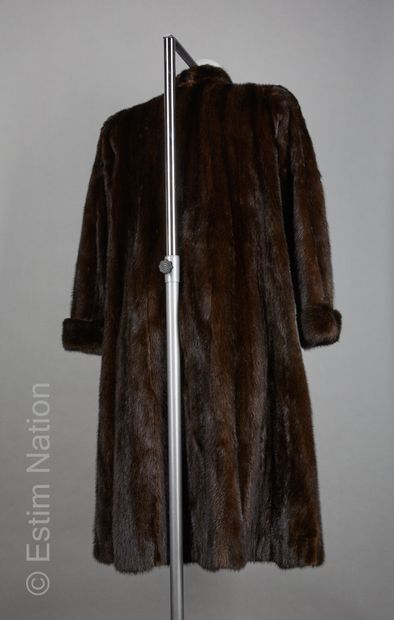 Yves SAINT LAURENT fourrures
MANTEAU en vison...