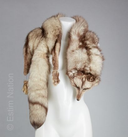 BELZMODEN
ECHARPE fabriquée avec un renard...
