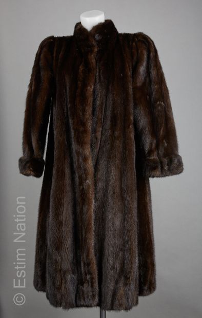 Yves SAINT LAURENT fourrures
MANTEAU en vison...