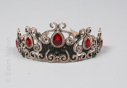 COURONNE D'APPARAT FANTAISIE
Couronne en...