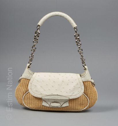 PRADA
PETIT SAC en autruche blanc et raphia...