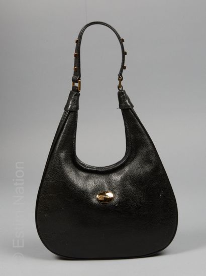 MAC DOUGLAS
PETIT SAC en cuir grainé noir,...