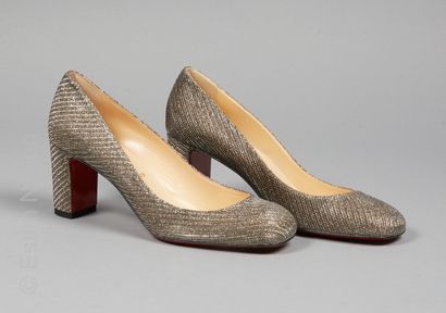 Christian LOUBOUTIN

PAIRE D'ESCARPINS en...