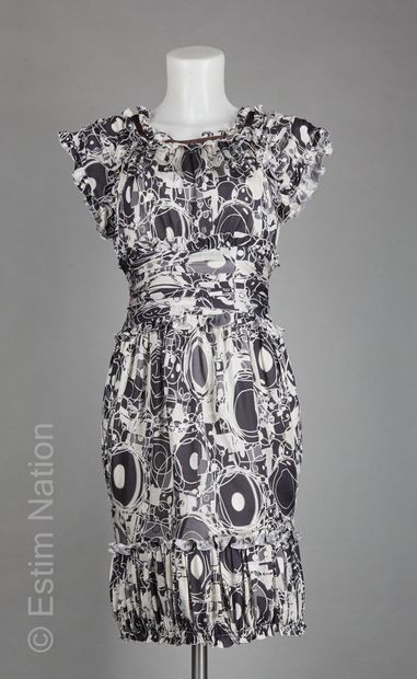 CHANEL
ROBE en jersey de soie en camaïeu...