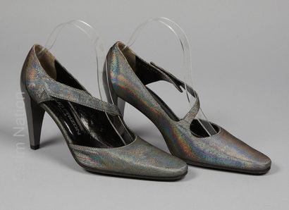 Maud FRIZON
PAIRE DE SANDALES à brides pailleté,...
