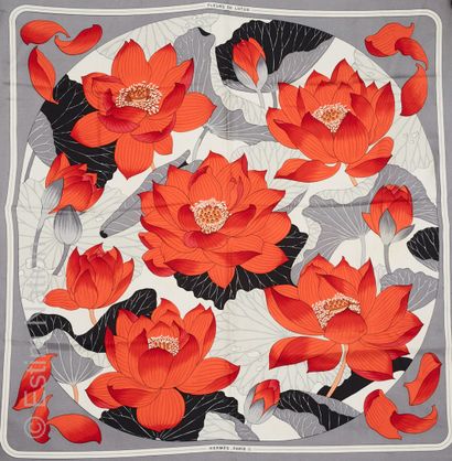 HERMES Paris
CARRE en twill de soie imprimée...