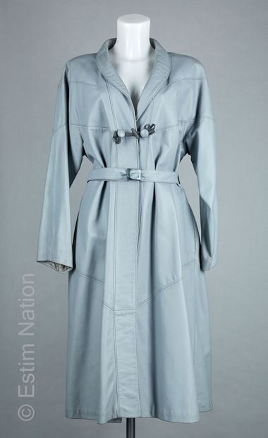 ANDRE POUJADE VINTAGE
MANTEAU en cuir bleu...