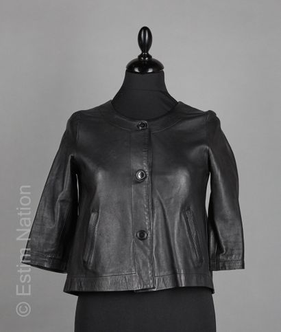 ANONYME
DEUX VESTES en agneau plongé noir...
