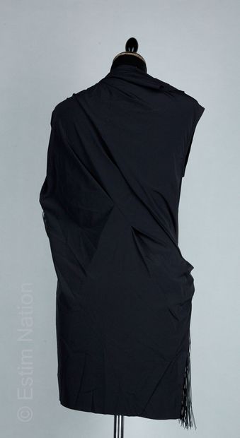 RICK OWENS (COLLECTION PRINTEMPS-ETÉ 2019)
ROBE...