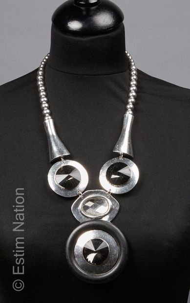 COLLIER VINTAGE
Collier composé de perles...