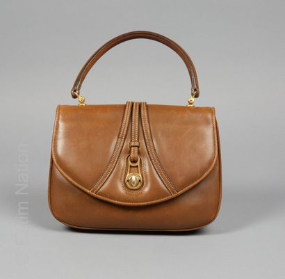 GUCCI CIRCA 1975
SAC à rabat en box praliné...