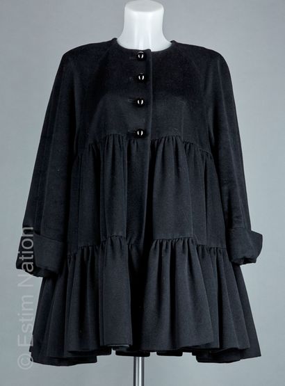 MOSCHINO COUTURE !
MANTEAU en laine vierge...