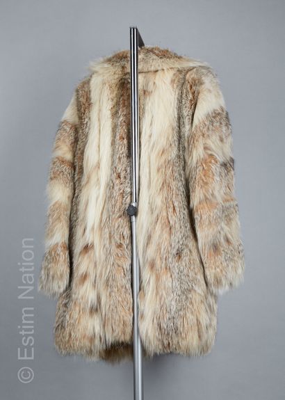 ANONYME
MANTEAU en renard et renard polaire,...