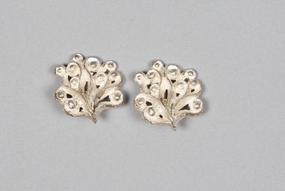 LANVIN
PAIRE DE CLIPS feuilles en métal blanchi...