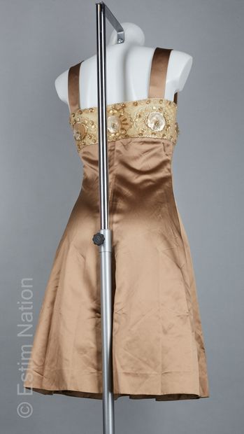 VALENTINO
ROBE à bretelles en satin de soie...