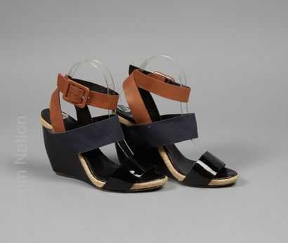 PIERRE HARDY

PAIRE DE SANDALES compensées...