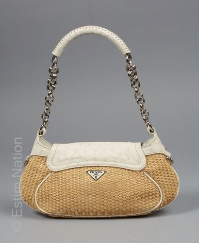 PRADA
PETIT SAC en autruche blanc et raphia...