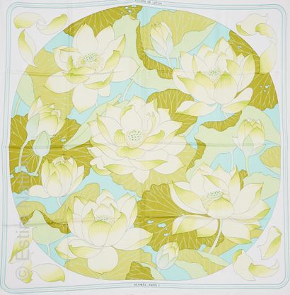HERMES Paris
CARRE en twill de soie imprimée...