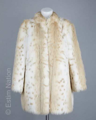 ANONYME
MANTEAU en fausse fourrure façon...