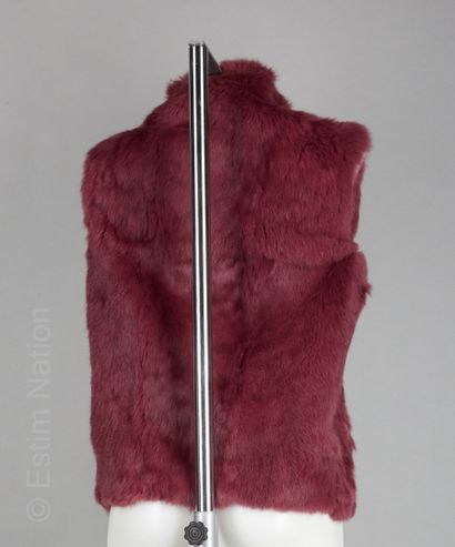 ANONYME
VESTE sans manches en lapin lustré...