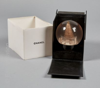 CHANEL
BOULE A NEIGE en verre et plastique...