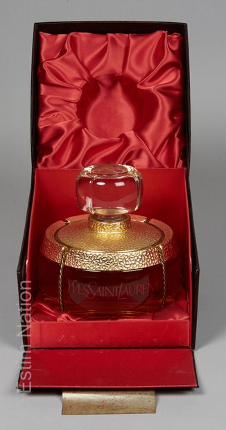 Yves Saint LAURENT
FLACON DE PARFUM 