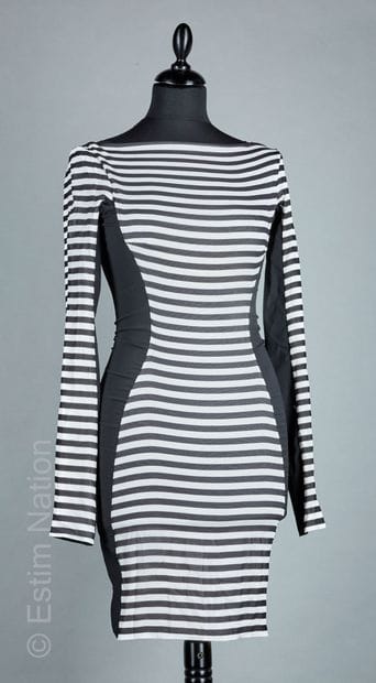ANONYME
ROBE en soie rayée noir et blanc,...