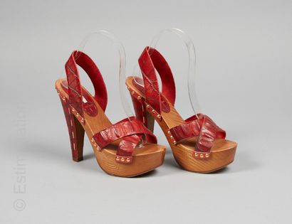 MIU MIU
PAIRE DE SANDALES d'inspiration sabot...