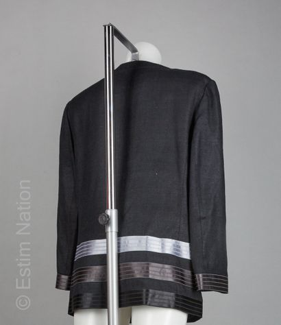 Louis FERAUD Couture
VESTE en soie sauvage...