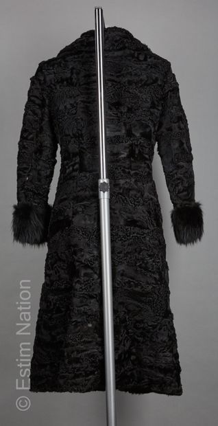 ANONYME Vintage 
MANTEAU en breitschwanz...