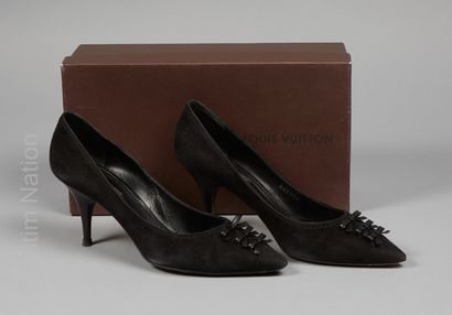 LOUIS VUITTON
PAIRE D'ESCARPINS 