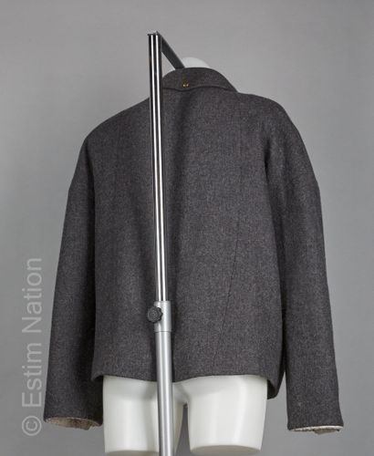 BASH
VESTE en lainage gris revers du col...