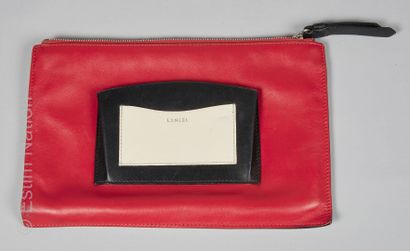 LANCEL
POCHETTE zippée en agneau rouge agrémentée...