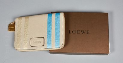 LOEWE
PORTE DOCUMENT DE VOYAGE zippé en cuir...