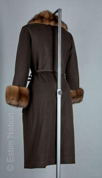 G. R FISCHELIS
MANTEAU en cachemire chocolat,...