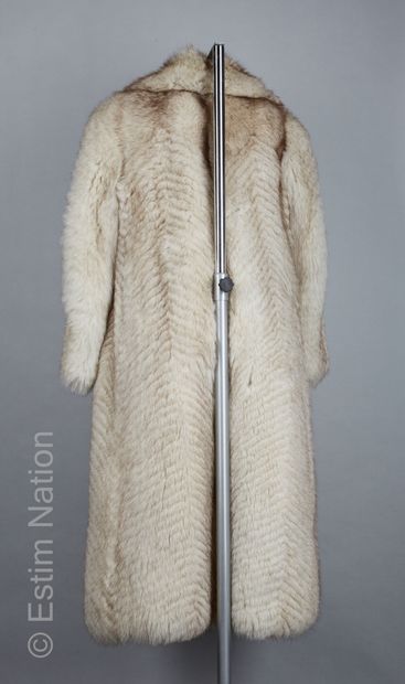ANONYME Vintage 
MANTEAU en renard polaire...