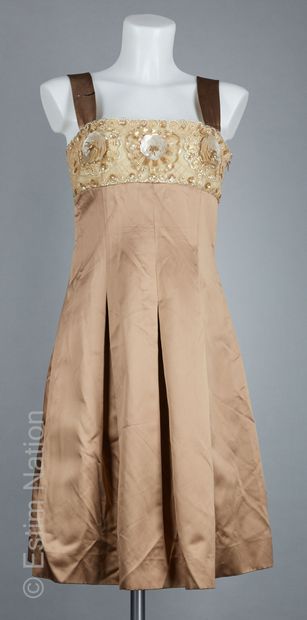 VALENTINO
ROBE à bretelles en satin de soie...