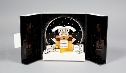CHANEL
COFFRET contenant un flacon d'eau...