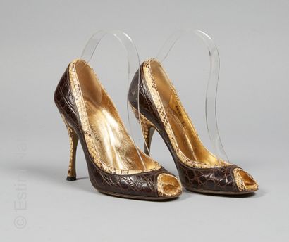 DOLCE & GABBANA
PAIRE D'ESCARPINS à bouts...
