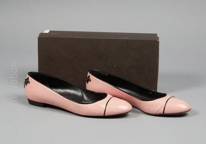 LOUIS VUITTON
PAIRE DE BALLERINES 