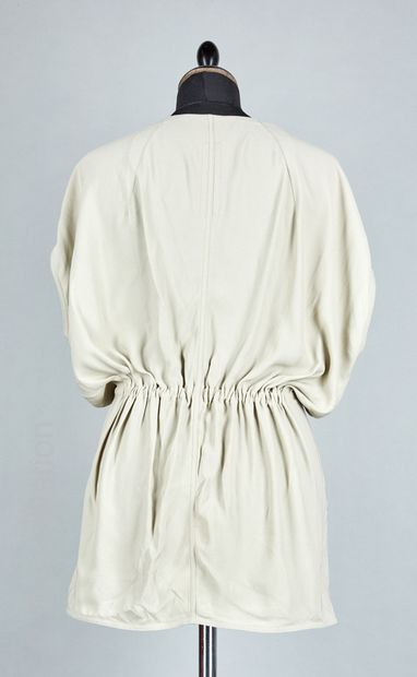 RICK OWENS (COLLECTION PRINTEMPS-ETE 2020)
TUNIQUE...