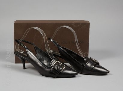 LOUIS VUITTON
PAIRE D'ESCARPINS à talons...