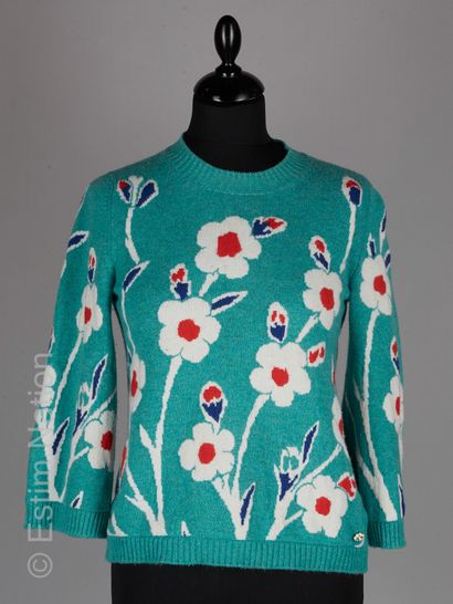 CHANEL (2014/2015), SCARLETT ROSS
PULL OVER...