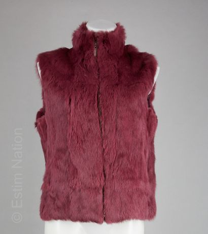 ANONYME
VESTE sans manches en lapin lustré...